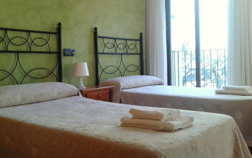 Hotel Restaurante Vinas Viejas Fuentes de Ayódar الغرفة الصورة
